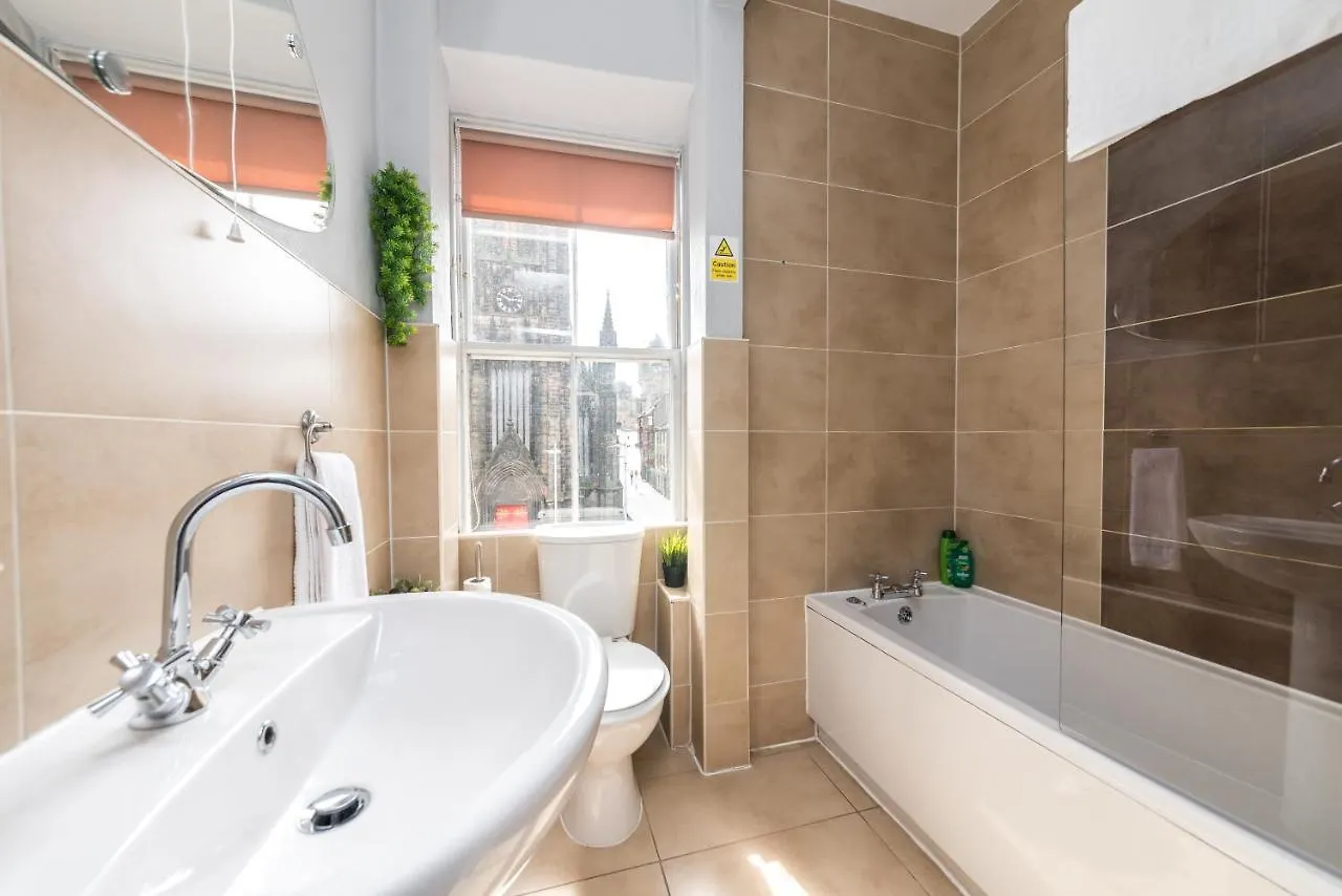 F&O Apartments - 1 Bedroom Royal Mile Apt Stunning Castle View Sleeps 2 Edinburgh 0*,  Velká Británie