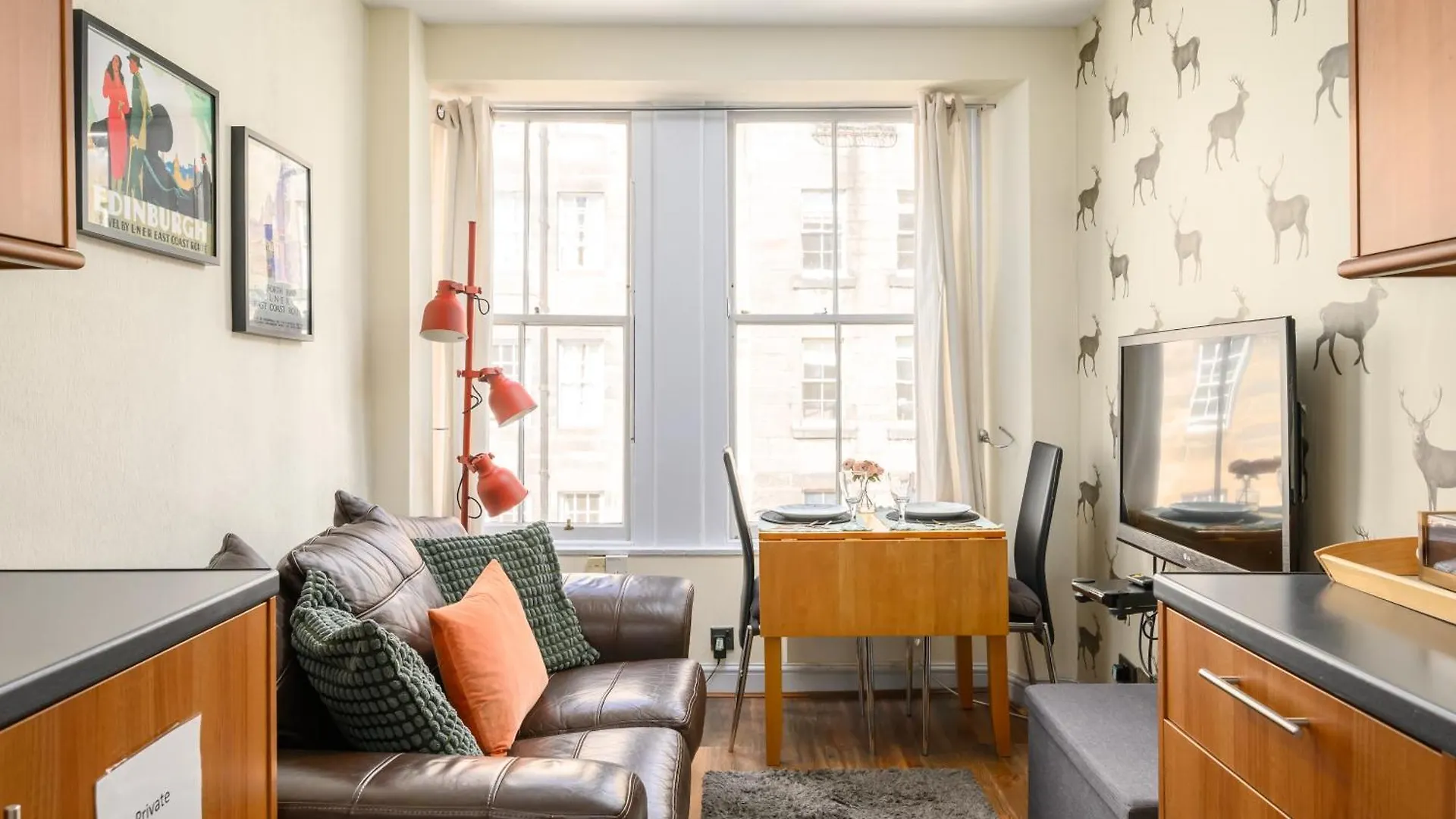 F&O Apartments - 1 Bedroom Royal Mile Apt Stunning Castle View Sleeps 2 Edinburgh 0*,  Velká Británie
